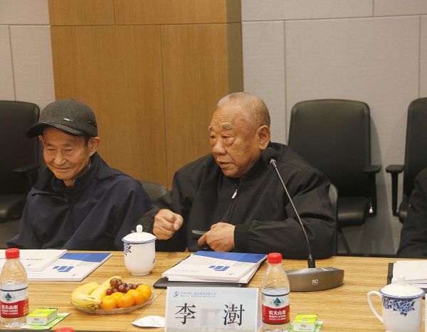 离退休老同志畅谈参观感受2.jpg 离退休老同志畅谈参观感受2.jpg