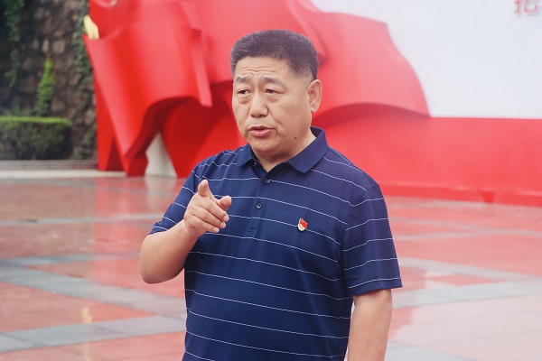 1、B体育(中国)党委书记张会民为大家阐释“大别山精神”.jpg 1、B体育(中国)党委书记张会民为大家阐释“大别山精神”.jpg