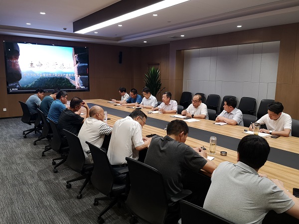 1、观看《生命重于泰山》纪录片.jpg 1、观看《生命重于泰山》纪录片.jpg