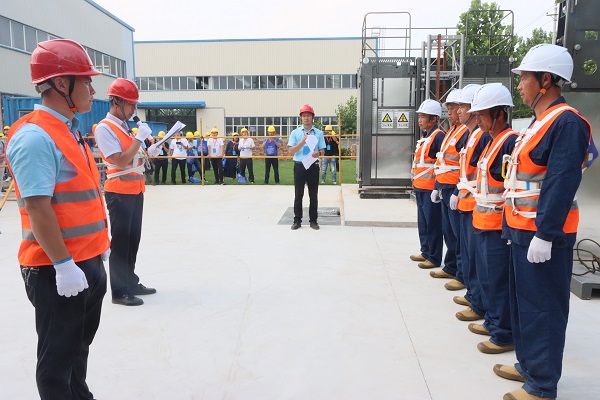 6、建筑起重机械安装拆卸工实操模拟演练现1.jpg 6、建筑起重机械安装拆卸工实操模拟演练现1.jpg