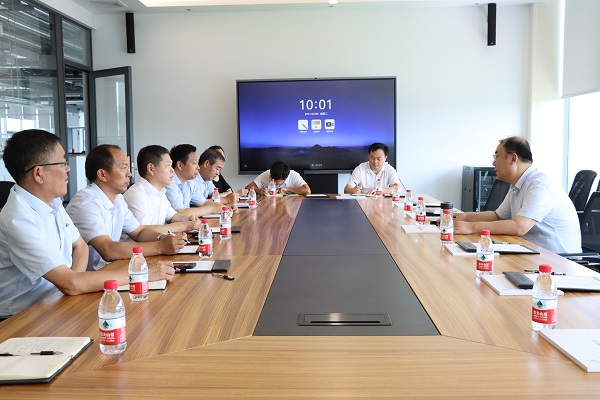 2、座谈现场.jpg 2、座谈现场.jpg