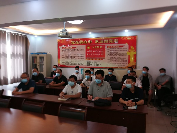 2、参加技术援助的B体育(中国)工程技术人员.jpg 2、参加技术援助的B体育(中国)工程技术人员.jpg