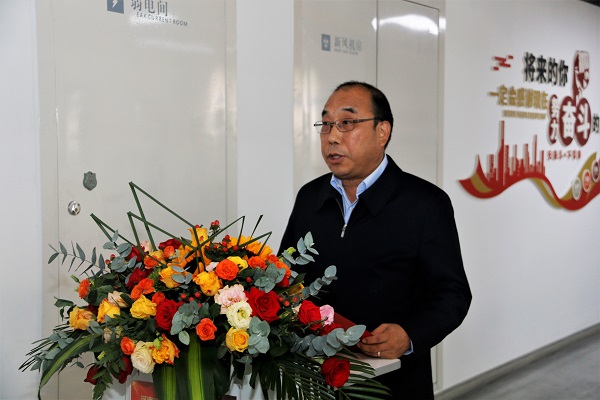 2维亚适董事长程存蟠介绍维亚适公司及展厅.jpg 2维亚适董事长程存蟠介绍维亚适公司及展厅.jpg