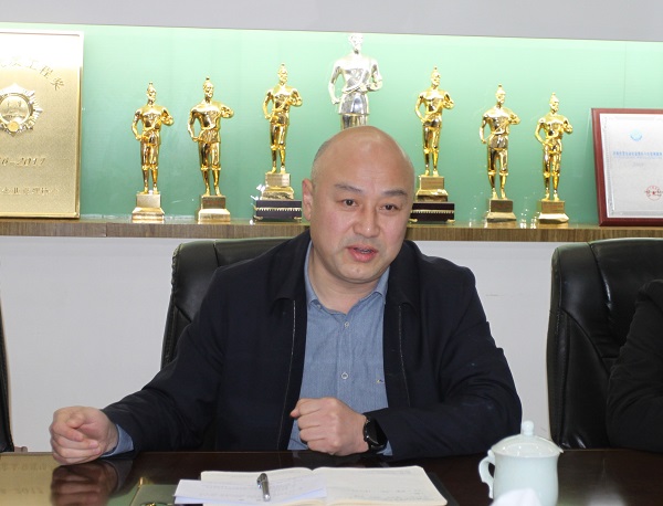 2.B体育(中国)党委副书记贾向军介绍公司情况.JPG