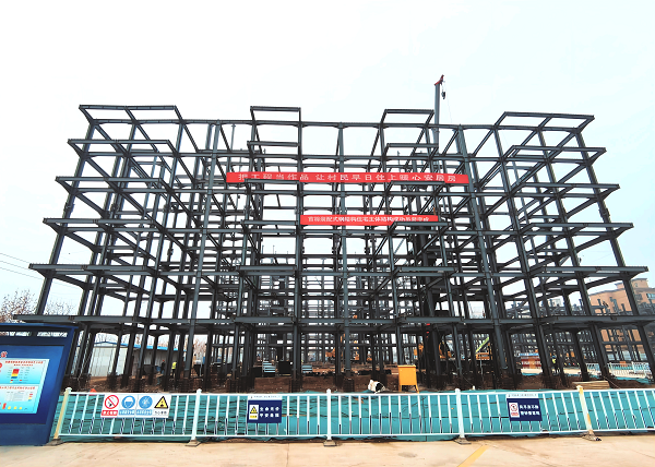 首栋装配式钢结构住宅主体结构成功吊装完成.jpg 首栋装配式钢结构住宅主体结构成功吊装完成.jpg