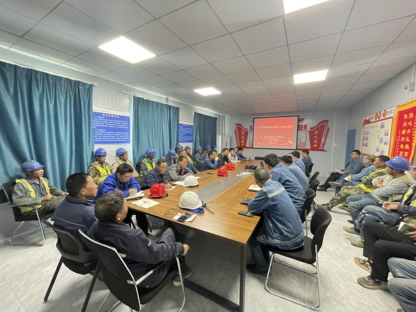 1、项目部组织召开专题策划会,优化浇筑前施工顺序.jpg 1、项目部组织召开专题策划会,优化浇筑前施工顺序.jpg