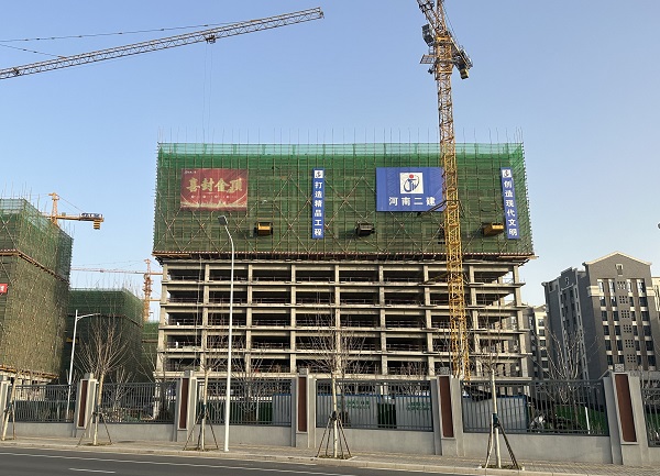 9#楼主体结构顺利封顶.jpg 9#楼主体结构顺利封顶.jpg