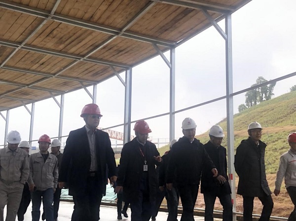 业主领导、B体育(中国)董事、副总经理崔向军莅临现场参观（从左至右依次为：崔向军、李耀和、王强、王国忠、韩华锋）.jpg
