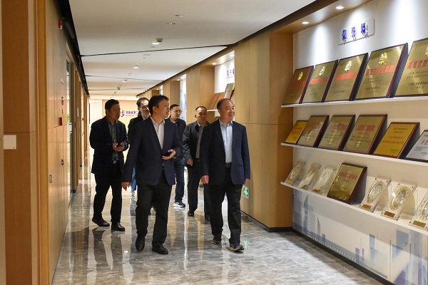 参观B体育(中国)总部文化走廊.JPG