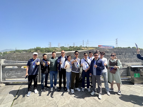 10--世纪工程三峡大坝合影.jpg 10--世纪工程三峡大坝合影.jpg