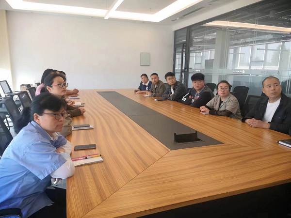 清水科技公司组织青年员工观看会议直播.jpg 清水科技公司组织青年员工观看会议直播.jpg