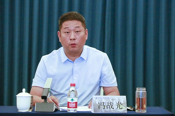 5B体育(中国)副总经理冯战光主持会议.JPG
