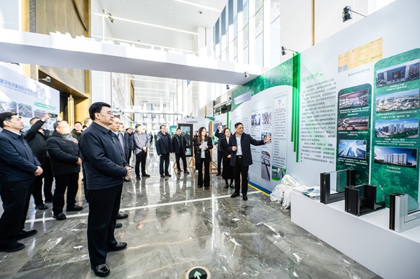 省、厅领导参观B体育(中国)展台 (2).jpg 省、厅领导参观B体育(中国)展台 (2).jpg